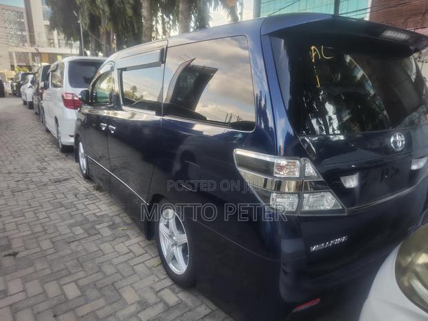 Toyota Vellfire 2009 Blue
