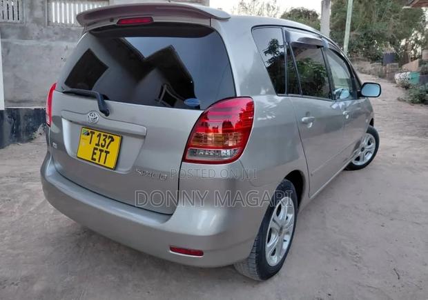 Toyota Corolla Spacio 2006 Gold