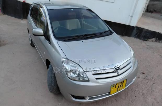 Toyota Corolla Spacio 2006 Gold