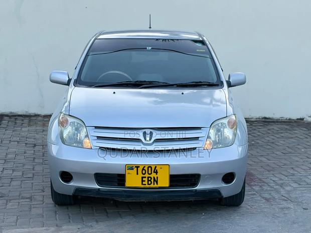 Toyota IST 2005 Silver