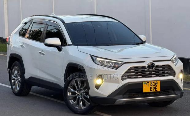 Toyota RAV4 2021 White