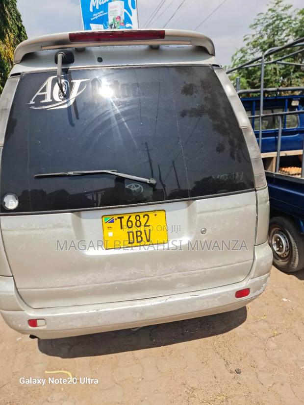 Toyota Noah 2001 Silver