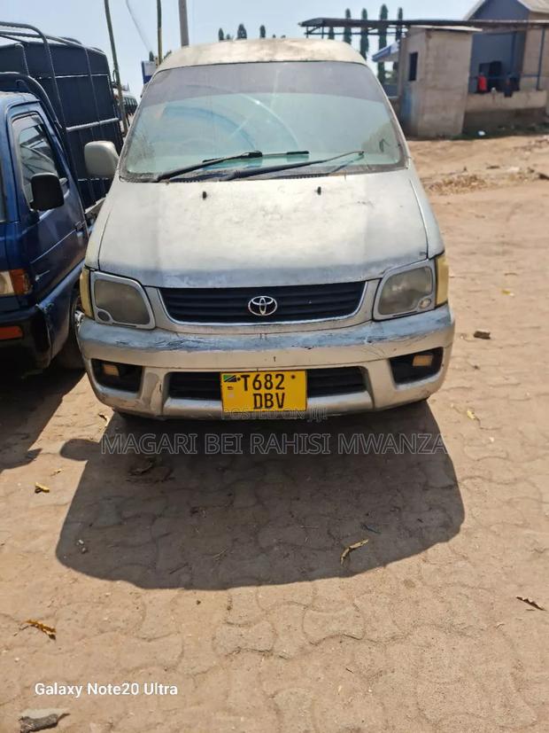 Toyota Noah 2001 Silver