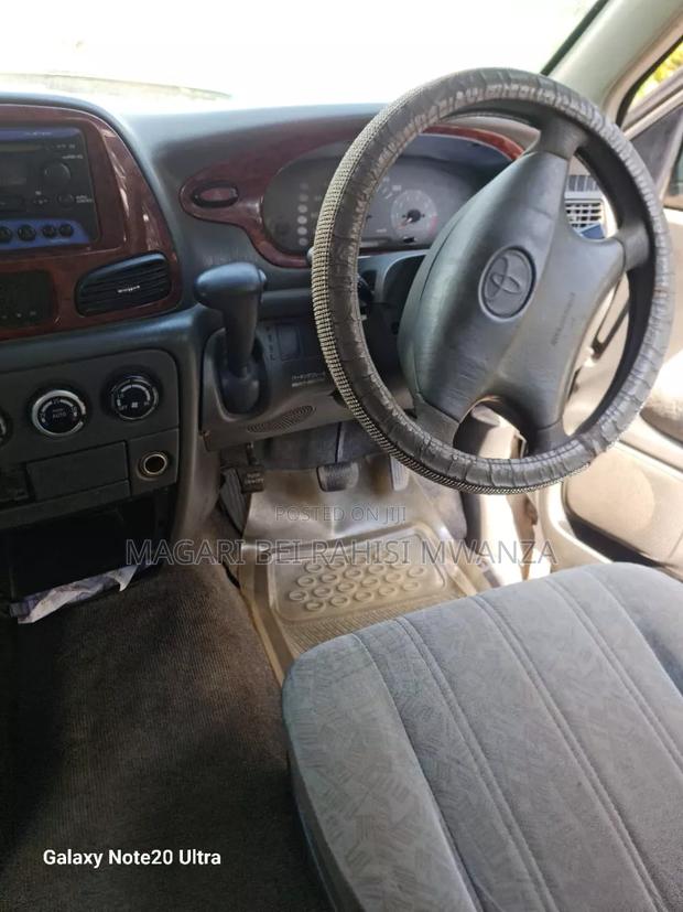 Toyota Noah 2001 Silver