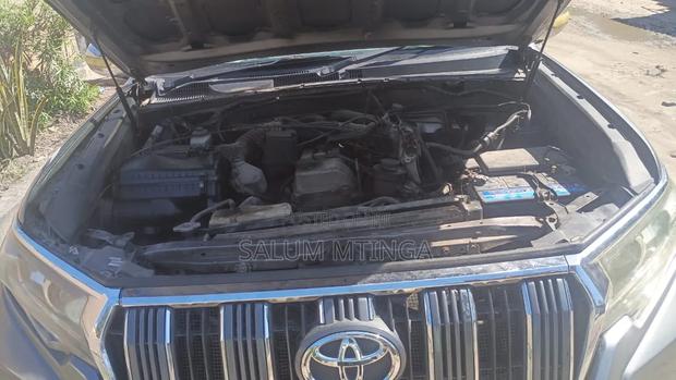 Toyota Land Cruiser Prado 2005 Gray