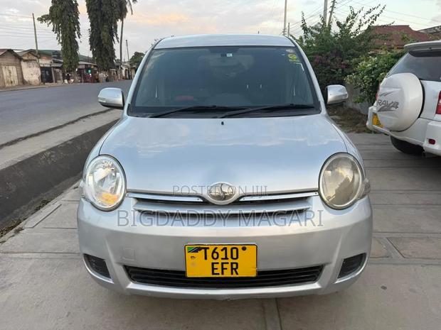 Toyota Sienta 2009