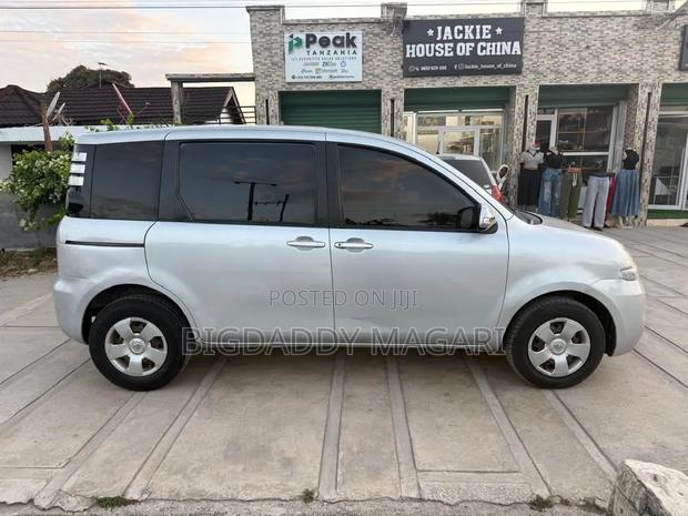 Toyota Sienta 2009