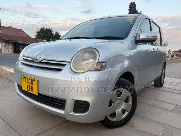Toyota Sienta 2009
