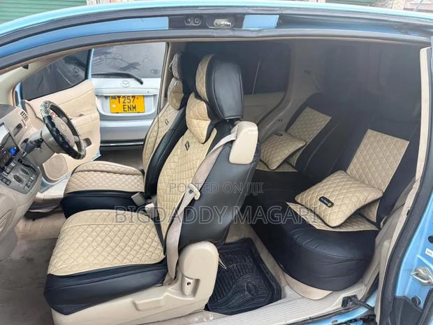 Toyota Raum 2004
