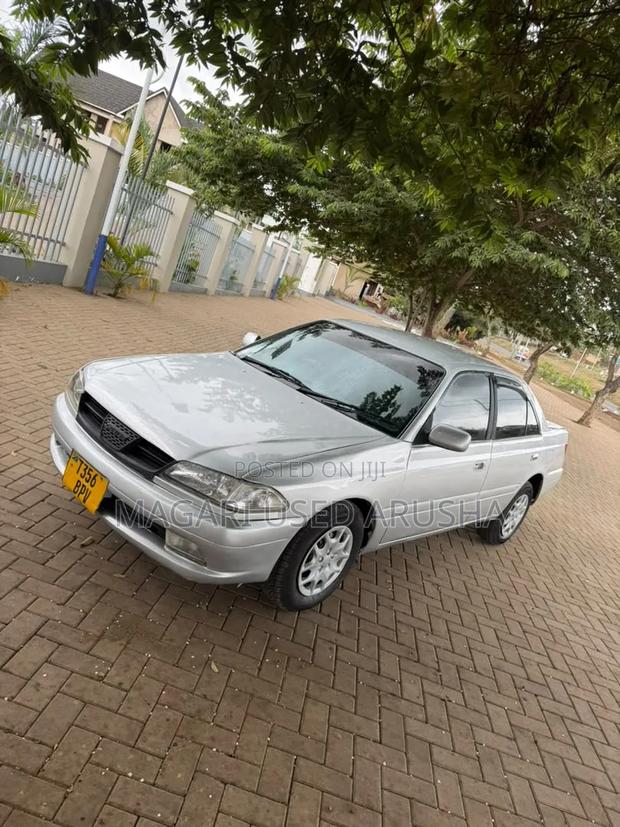 Toyota Carina 2000 Silver