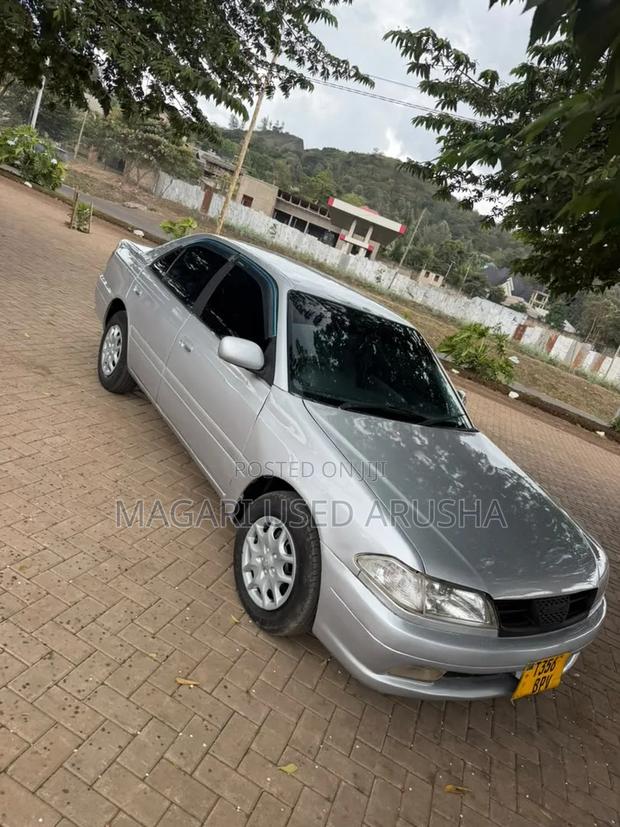 Toyota Carina 2000 Silver