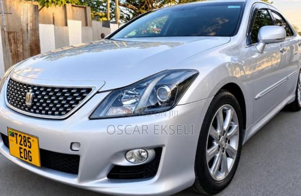 Toyota Crown 2009 Silver