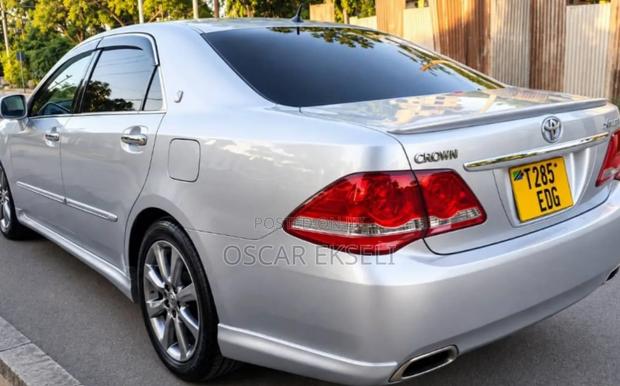 Toyota Crown 2009 Silver