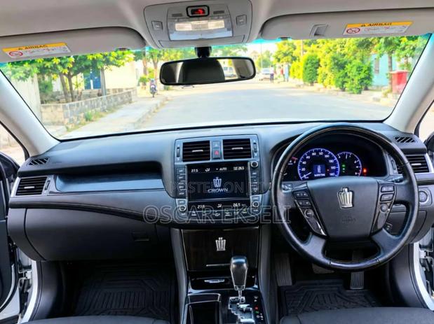 Toyota Crown 2009 Silver
