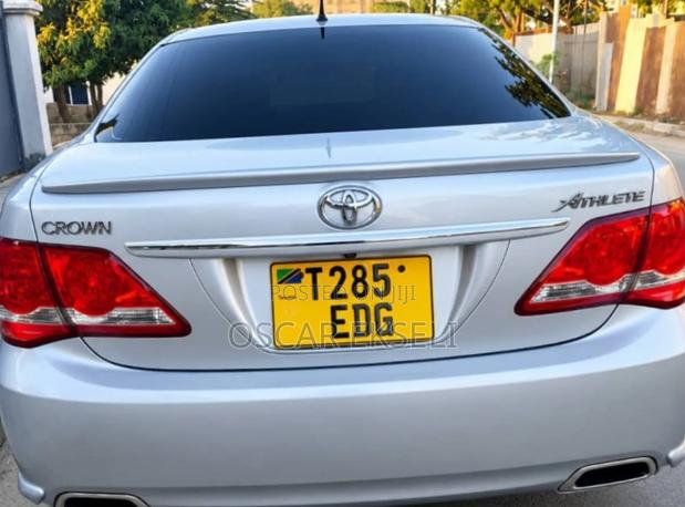 Toyota Crown 2009 Silver