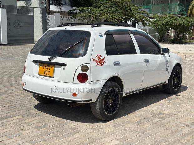 Toyota Starlet 2000 White