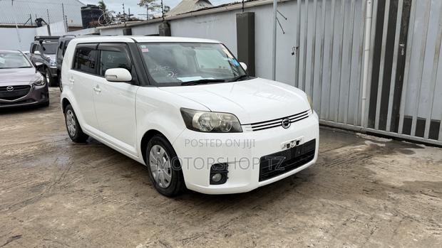 Toyota Corolla Rumion Hatchback 1.5 FWD 2008 White