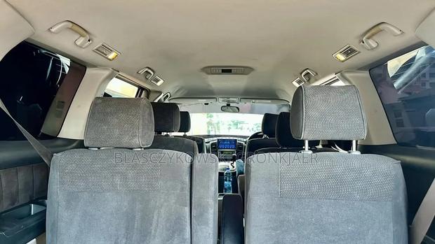 Toyota Alphard 2.4 Petrol AWD 2005 White