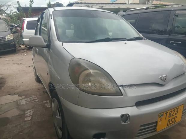 Toyota Fun Cargo 2002 Silver
