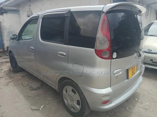 Toyota Fun Cargo 2002 Silver