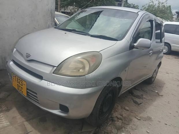 Toyota Fun Cargo 2002 Silver