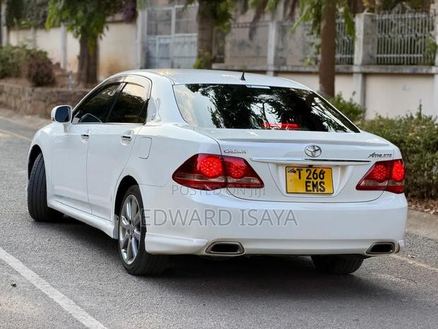 Toyota Crown 2008 White