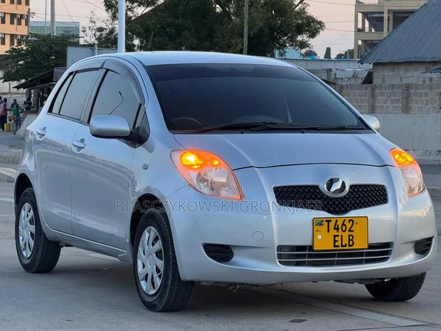 Toyota Vitz 1.0 FWD 5dr 2005 Silver