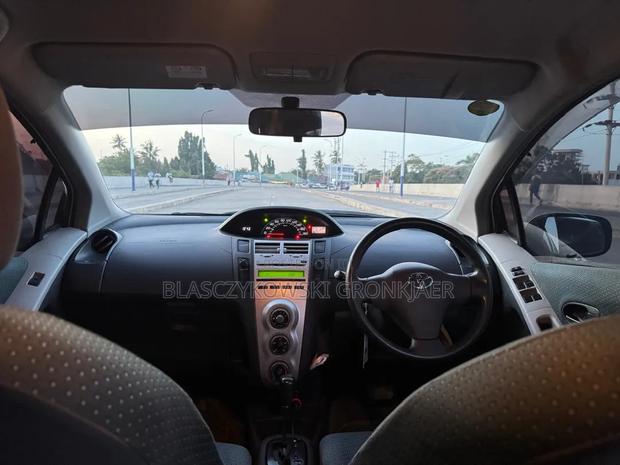 Toyota Vitz 1.0 FWD 5dr 2005 Silver