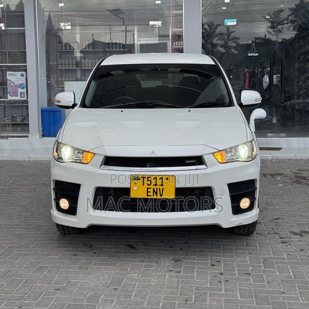 Mitsubishi Outlander 2010 White