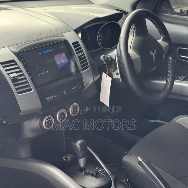 Mitsubishi Outlander 2010 White