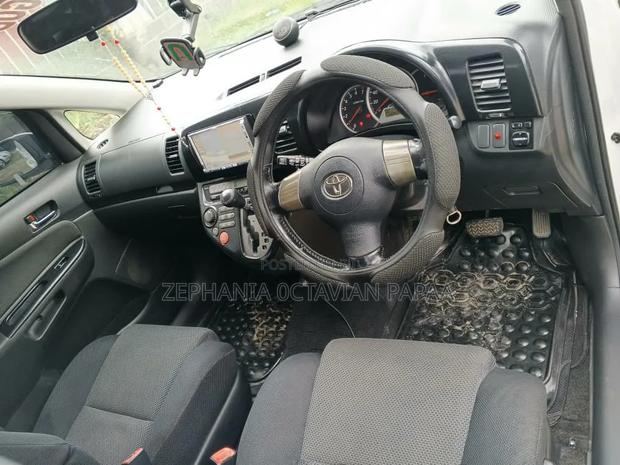 Toyota Wish 2005 White