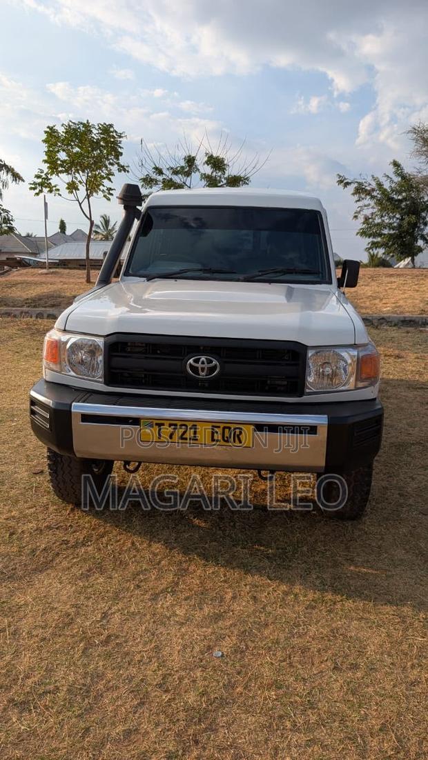 Toyota Land Cruiser 100 4.2 2008 White