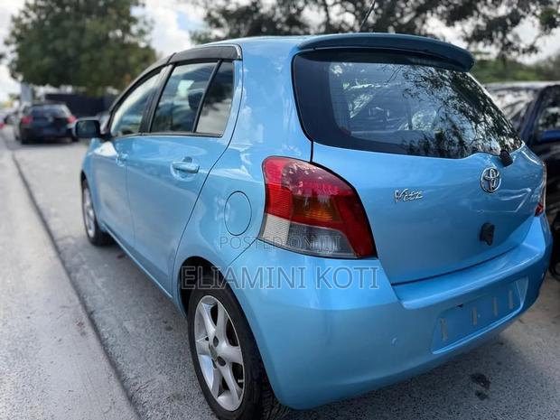 Toyota Vitz 2005 Blue