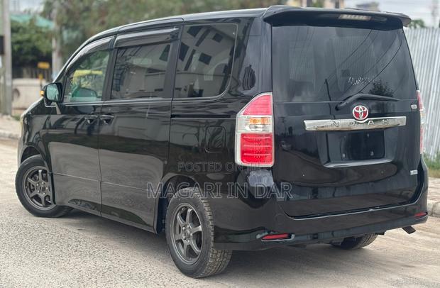 Toyota Noah 2009 Black