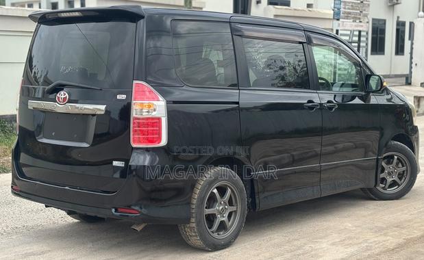 Toyota Noah 2009 Black