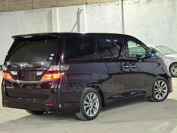 Toyota Vellfire 2010 Black
