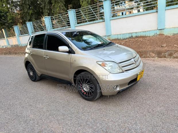 Toyota IST 2005 Gold