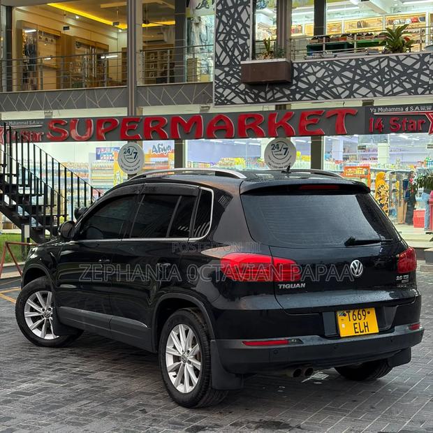 Volkswagen Tiguan 2011 Black