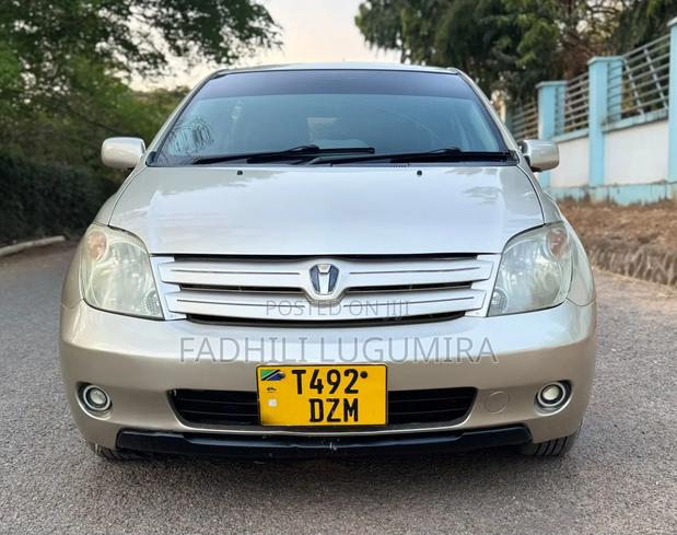 Toyota IST 2005 Beige