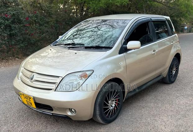Toyota IST 2005 Beige