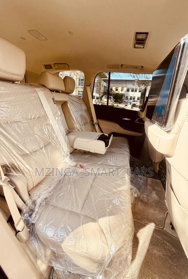 Toyota Land Cruiser LC300 2025 White