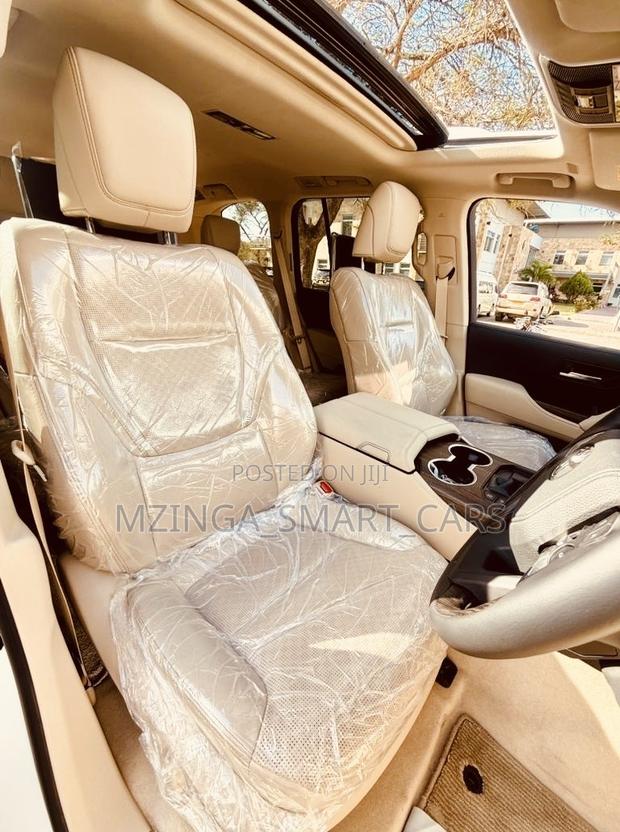 Toyota Land Cruiser LC300 2025 White
