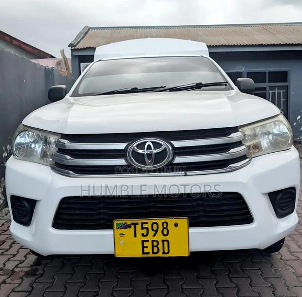 Toyota Hilux 2010 White