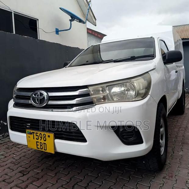 Toyota Hilux 2010 White