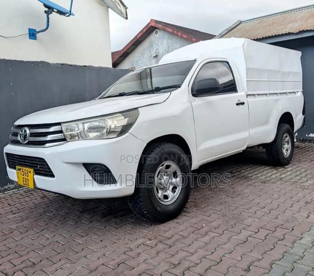 Toyota Hilux 2010 White