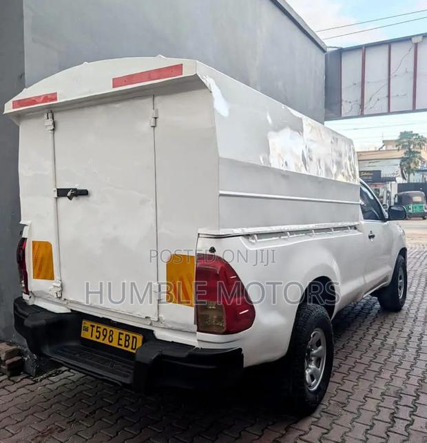 Toyota Hilux 2010 White