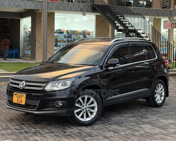Volkswagen Tiguan 2011 Black