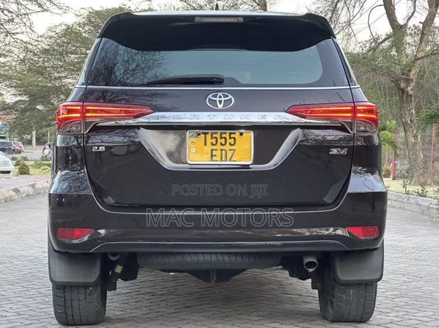 Toyota Fortuner 2016 Brown