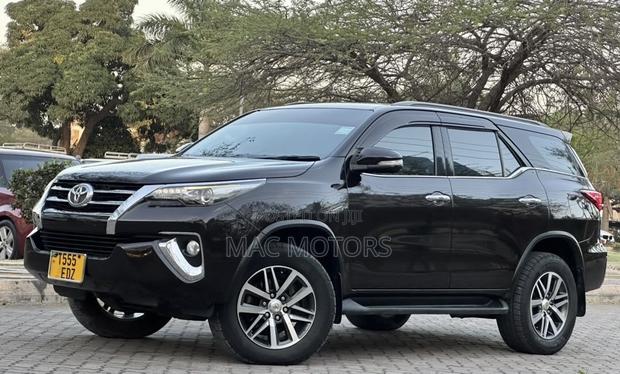 Toyota Fortuner 2016 Brown