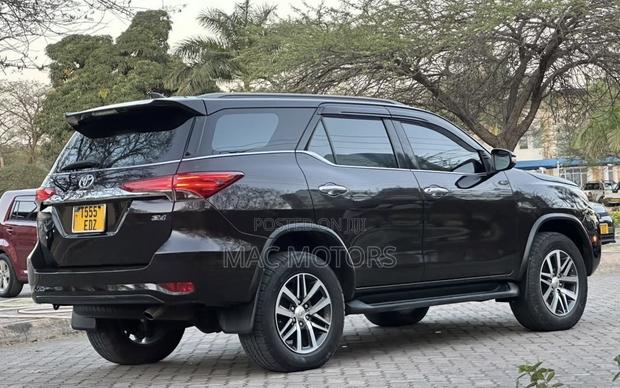 Toyota Fortuner 2016 Brown